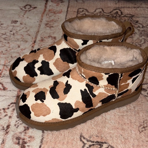 Cow Print Uggs - Picture 1 of 2